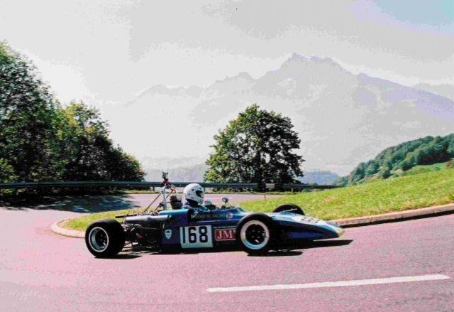 VW003