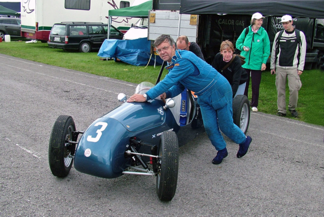 VW012